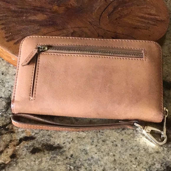 Fossil tan clutch wallet with removable strap - Picture 2 of 4